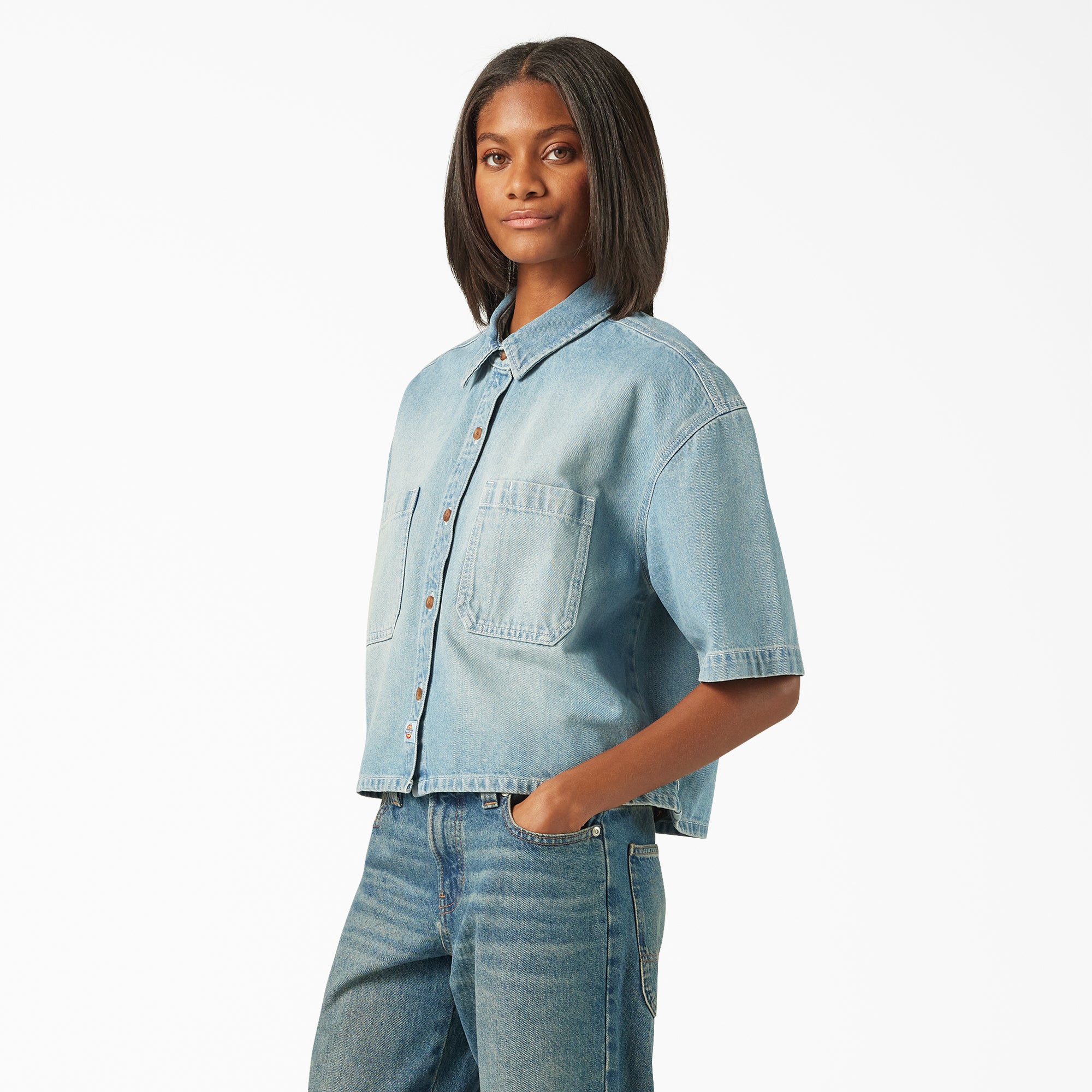 Women's Cropped Denim Work Shirt - 图片 3