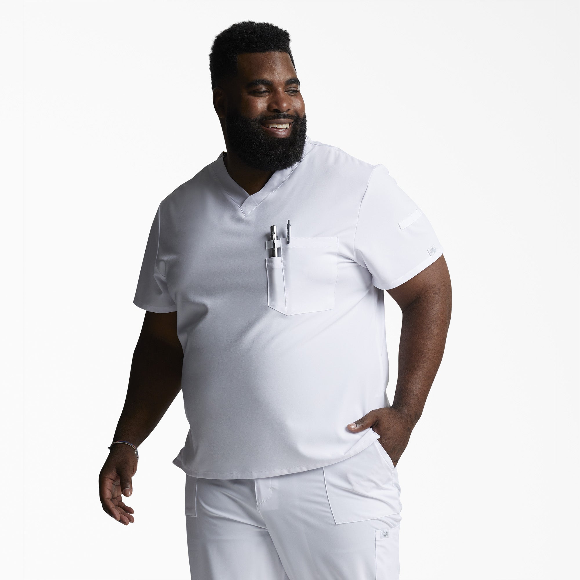 Men's EDS Essentials Tuckable V-Neck Scrub Top - 图片 3