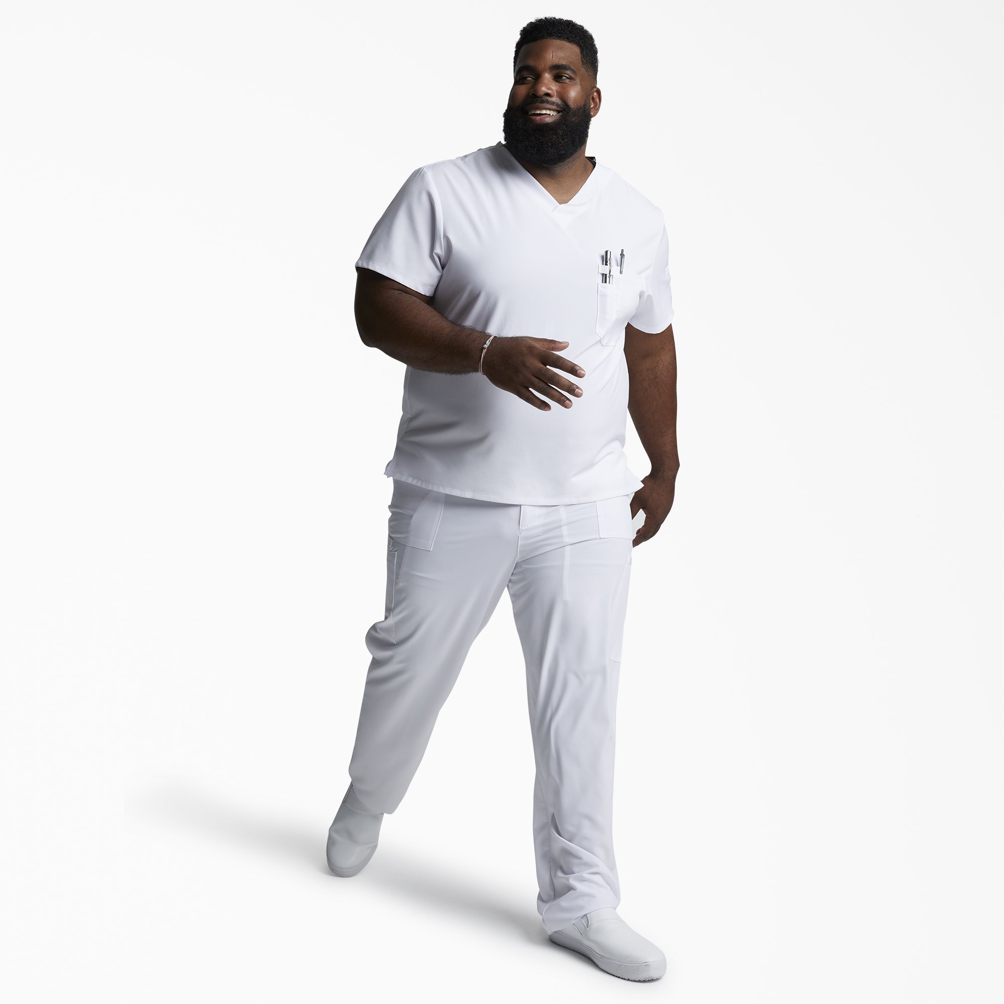 Men's EDS Essentials Tuckable V-Neck Scrub Top - 图片 4